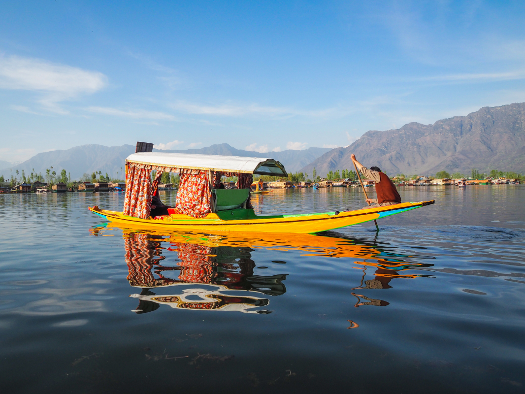 Shikara ride in dal lake kashmir  - GeTS Holidays